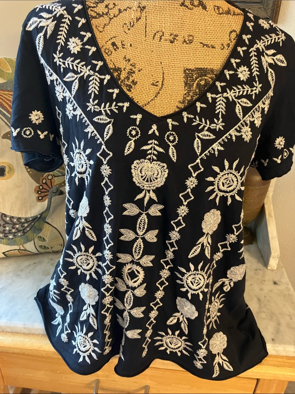 Johnny Was Black V-Neck Tunic with White Floral Embroidery Sexy Gorgeous S!